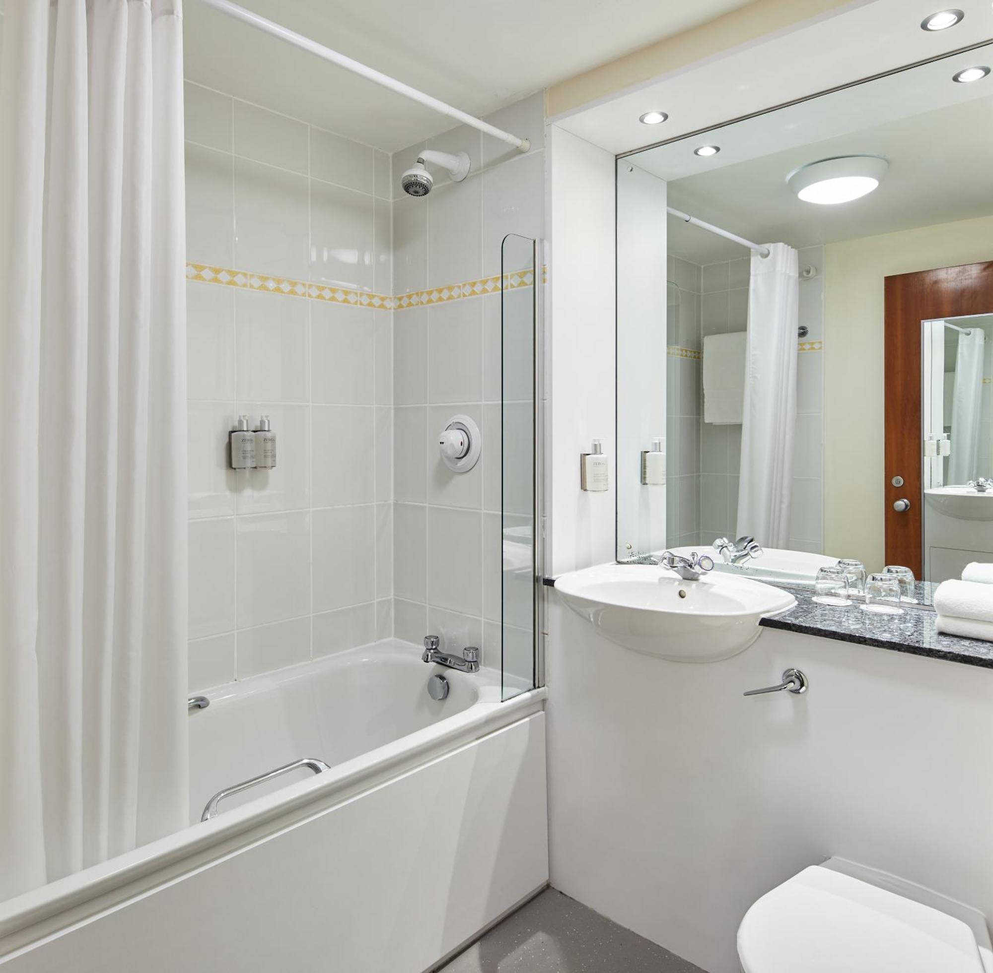 Leonardo Inn Aberdeen Airport Dyce Esterno foto