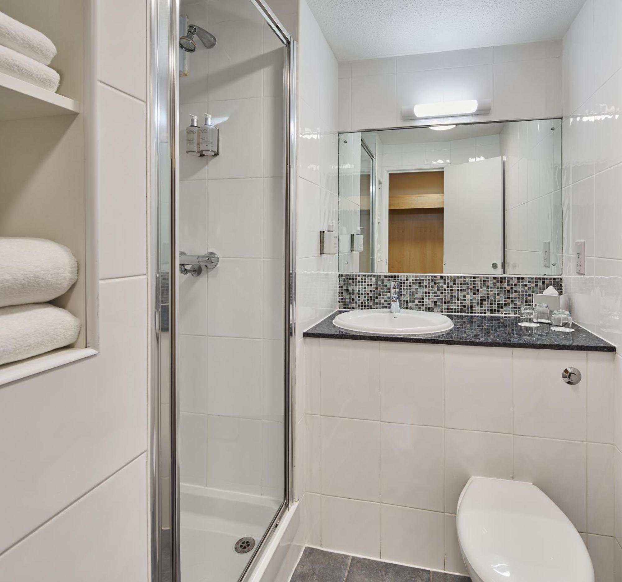 Leonardo Inn Aberdeen Airport Dyce Esterno foto